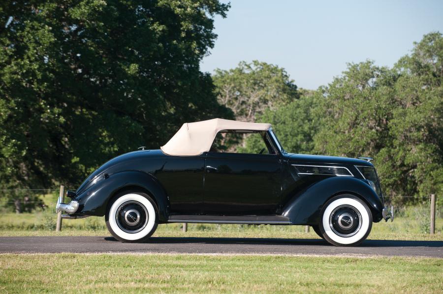  Ford DeLuxe Rumble Seat Cabriolet 1937 года  (фото 16 из 20)